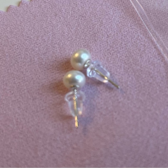 Small freshwater pearl studs, brand new / never worn - Picture 4 of 4